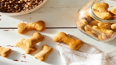 Treat Your Pet Right: Reviewing the Best Natural Dog Treats Available